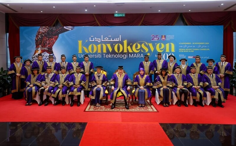 Sultan Ibrahim berkenan berangkat ke Istiadat Konvokesyen UiTM ke-100 di Dewan Agung Tuanku Canselor UiTM Shah Alam.jpg