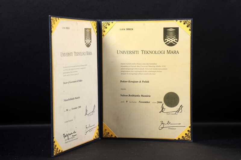 Ijazah Kehormat Nelson Mandela.jpg